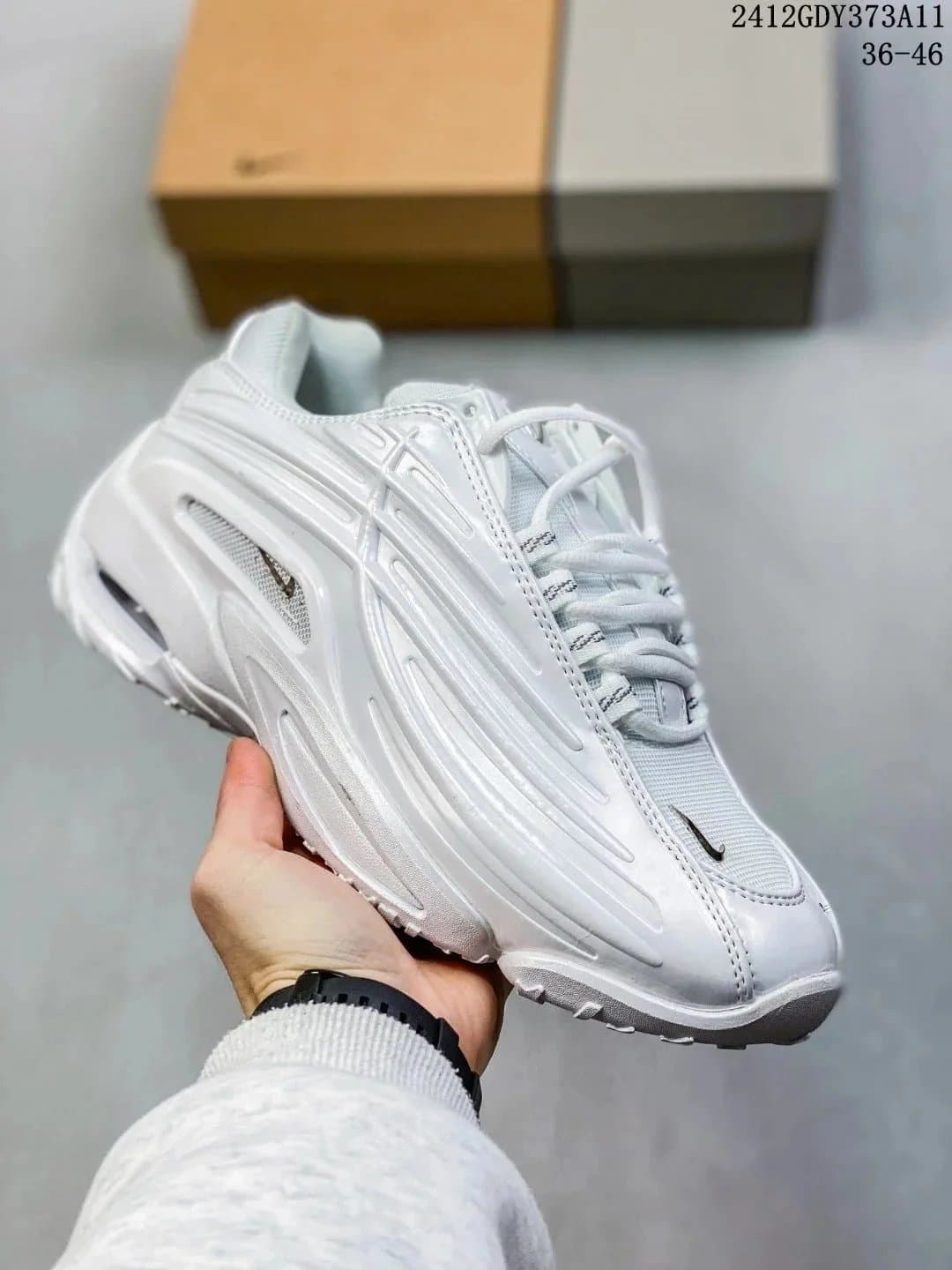 Nike Visible Air Cushion Low-Top Sneaker — Breathable Mesh, Chunky Sole 1